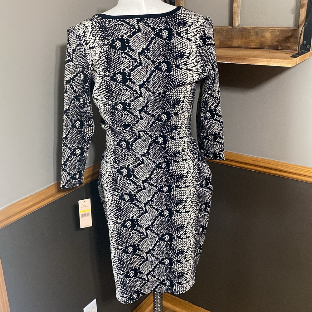 Nanette Lepore black & cream v neck 3/4 sleeve body con knit dress size medium - Picture 2 of 8